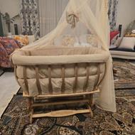 تخت کنارمادر سالم ونو