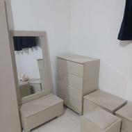 تخت و میزارایش