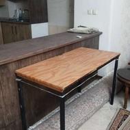 میز چوبی طرح دار