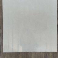 سرامیک به سایز 60×60 .. 1100 متر موجود