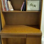 میز تحریر با کتابخانه ویترین دار
