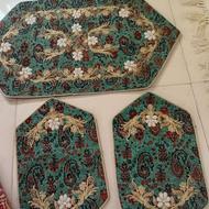 یک سرویس رومیزی ترمه سرمه دوزی