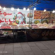 فروشندگی در نمایشگاه سوغات و هدایا واقع در چهارباغ پارک کوثر