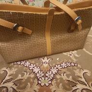 کیف کرم طلایی