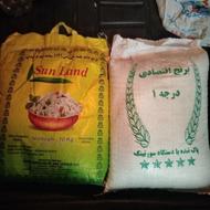دو کیسه 10کیلیویی برنج یکی پاکستانی خوش پخت اون یکی سانلند