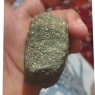 سنگ مشکوک به طلا