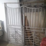 در باغی اهنی