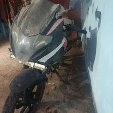پالس 220باجاج