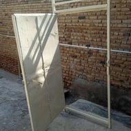 در حیاط خانه مسکونی یک لنگه
