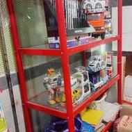 ویترین ایستاده مغازه به همراه شیشه های برش شده