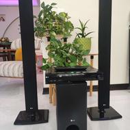 یک دستگاه سینما خانگی ال جی