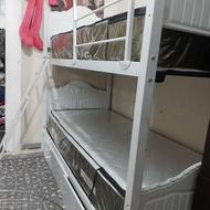 تخت دوطبقه کاملا سالم همراه یک تشک