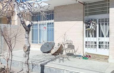 فروش منزل مسکونی بازسازی شده وقابل سکونت