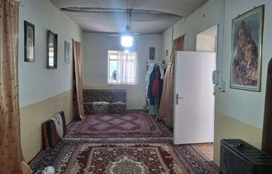 حیاط بزرگ راه مشترک آب وگاز وبرق مشترک