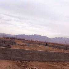 زمین کشاورزی لبه جاده
