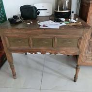 میز پایه بلند کار و صندوق فلزی
