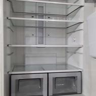 یخچال درحد نو بالا یخچال پایین فریزر