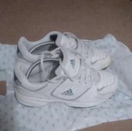 کتونی آدیداس adidas اصل شماره 43