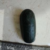 یک تاوت با سنگ یشم ومجسمه 296گرم