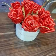 گل رز قرمز با ربان