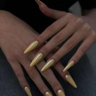 ناخنکارم با3سال سابقه کاری