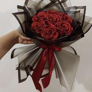 دسته گل و باکس گل رز روبانی