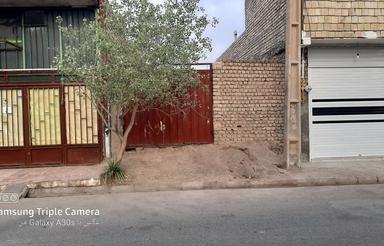 یک باب زمین چهار دیواری