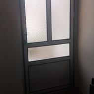 درب آلمینیوم با کتیبه