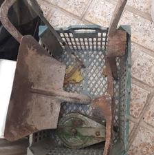 دو عدد کلنگ ی قرقره ی آهن بر ی بیل