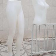 مانکن زنانه و چوب لباسی