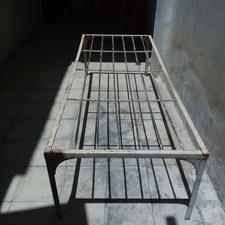 زیررختخوابی،تخت آهنی
