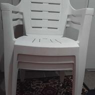 سه عدد صندلی پلاستیک