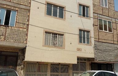 خانه 3 طبقه بر خیابان 14متری