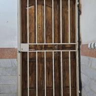 حفاظ آهنی درب منزل ابعاد 111×206 دارای قفل 4تایی
