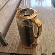 یک عدد فلاکس نو فقط سر و شیشه داخل ندارد