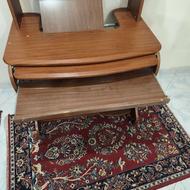 میز کامپیوتر در کار کردهچرخ دار
