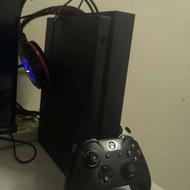 Xbox One X اصل + دو دسته سالم