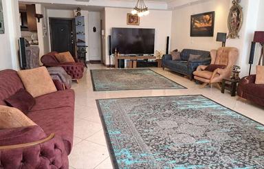 همخونه خانم موجه، فرهیخته و باشخصیت