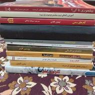 تعدادی کتاب به فروش میرسد