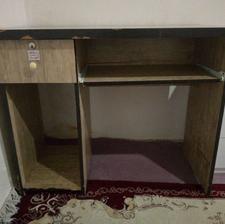 میز تحریر و کامپیوتر