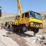 کارگر جهت بتن ریزی با جرثقیل
