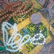 تسبیح چوبی از خرما وتسبیح سنگی قدیمی شب نما