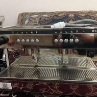 تعدادی دستگاه صنعتی برای کافه