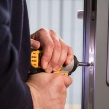 تعمیرات درب و پنجره وتوری upvc