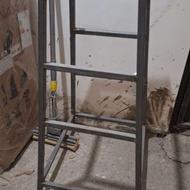 چهارپایه فلزی سالم
