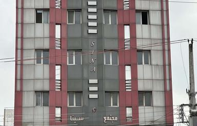 ساختمان پزشکان روبروی بیمارستان روحانی خیابان اصلی