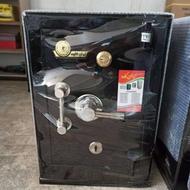 گاوصندوق طبرستان 250kr000