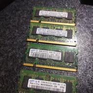 4عدد رم ddr2 لبتابی