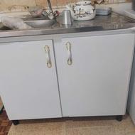 سینگ و کابینت زیرش و فرش راه پله