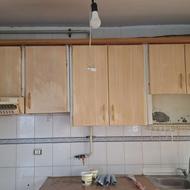 تعدادی کابینت فلزی سینک ظرفشویی و هود